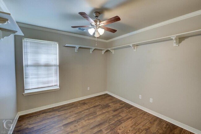 Building Photo - 5806 Hollyhock Ln