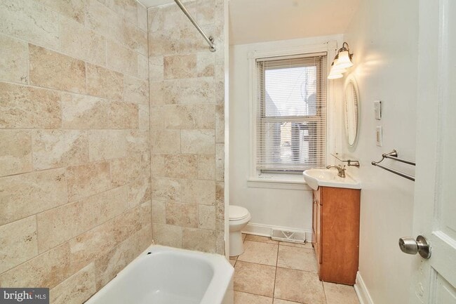 Building Photo - 1916 W 7th St