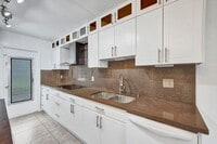 Building Photo - Gorgeous 2 bedroom 1 bath