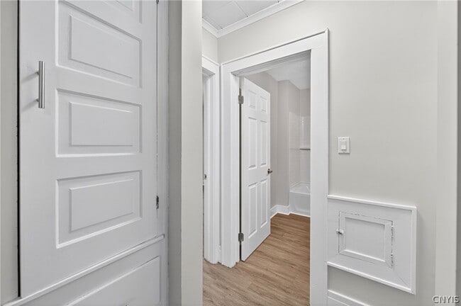 Building Photo - 111 Maplehurst Ave