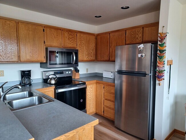 Primary Photo - Light Bright 3 BDR plus Loft 3BATH Silvert...