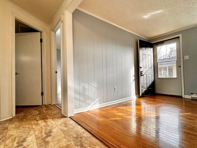 Building Photo - 1502 6th St SE