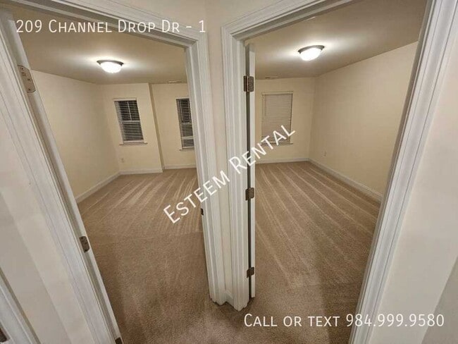 Building Photo - 209 Channel Drop Dr