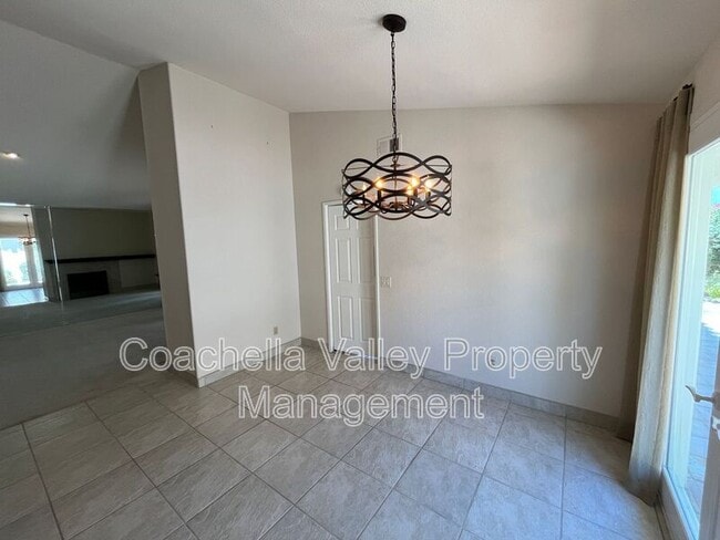 Building Photo - 43851 Vía Granada