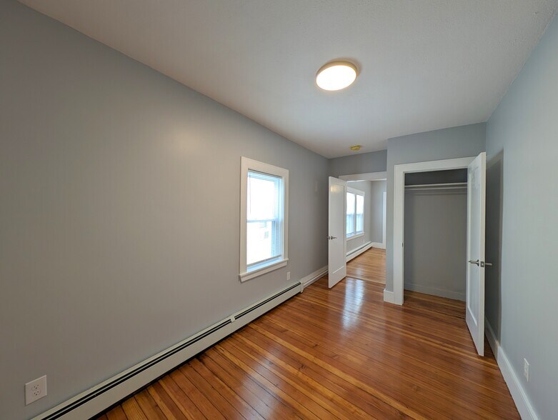 Building Photo - 356 Somerville Ave