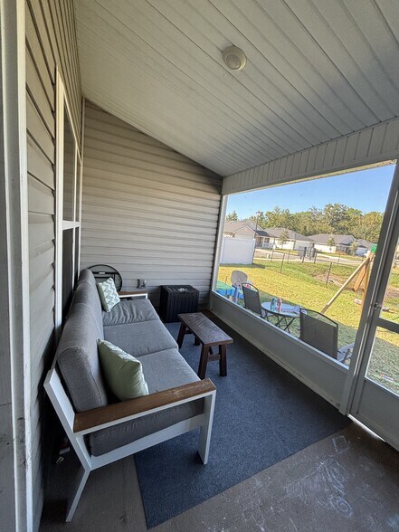 Building Photo - 9835 Olivia St