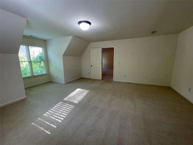 Building Photo - 1378 Greencrest Ct SW