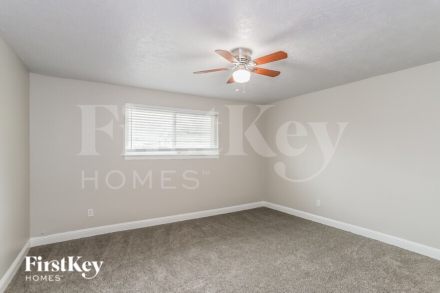 Building Photo - 10819 Sagewind Dr