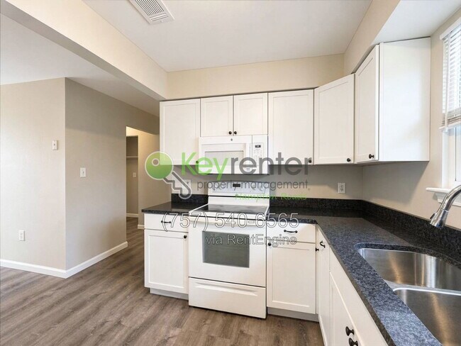 Building Photo - 810 Huntly Dr