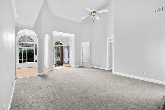 Building Photo - 510 MacLand Dr