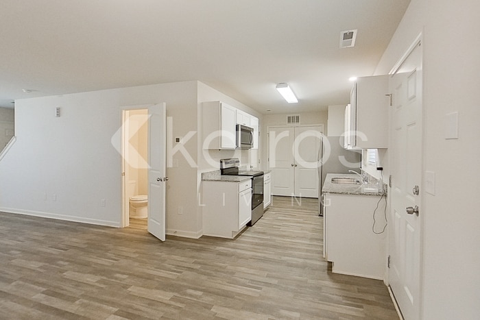 Building Photo - 3921 Miller Dr