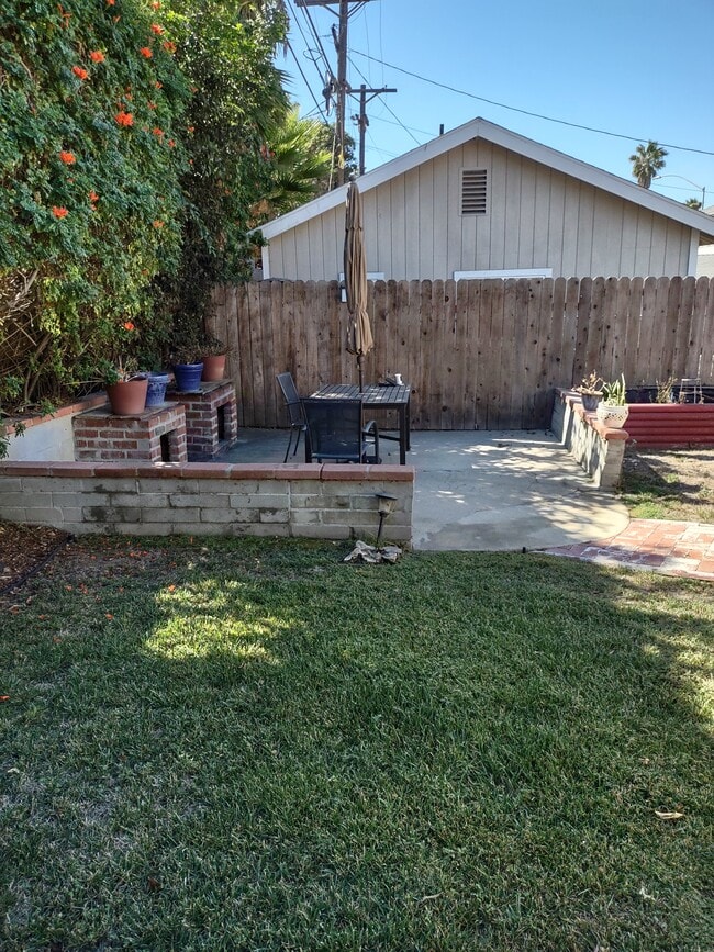 backyard - 2142 S Victoria Ave
