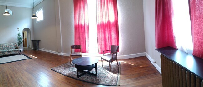 Building Photo - 2009 2nd St NE