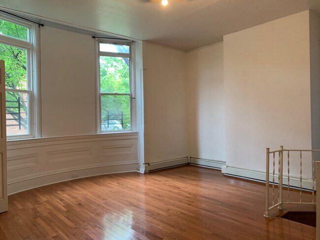 Building Photo - 336 S Graham Ave