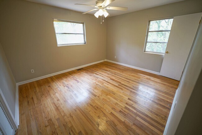 Building Photo - Sublease: Available 7/22/25 Beautiful 4/2 ...