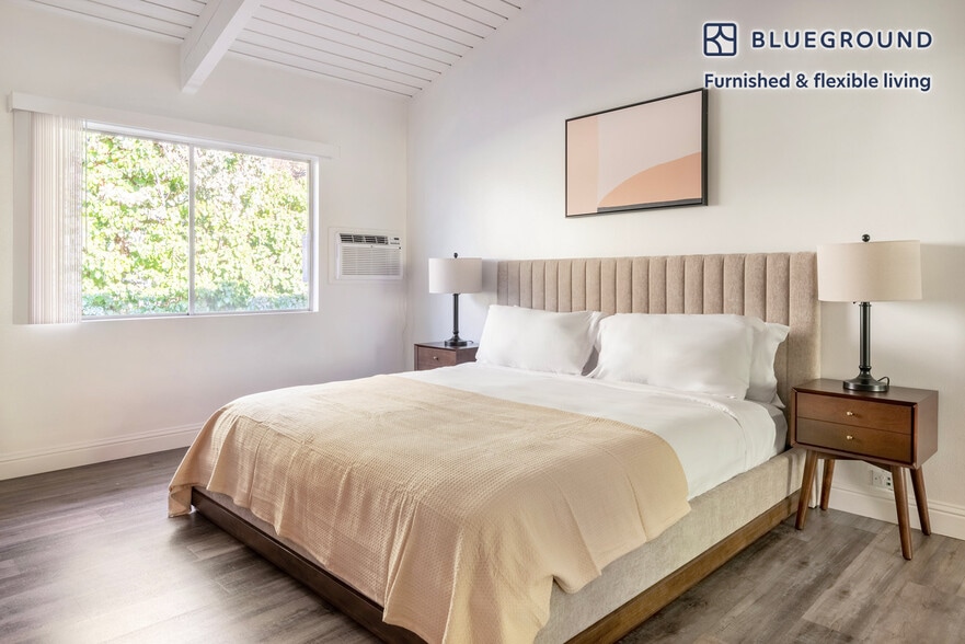 Building Photo - 801 Middlefield Rd