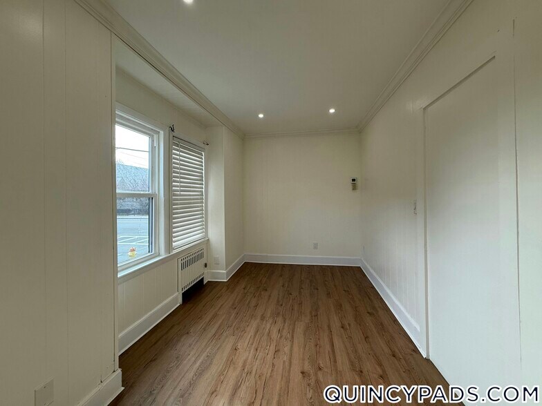 Building Photo - 522 Hancock St