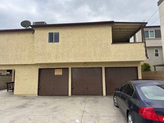 Building Photo - FARQUHAR 4081-4087