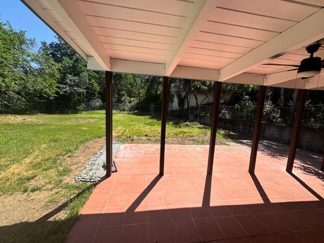 Building Photo - Beautiful West Redding Home with $200 Move...