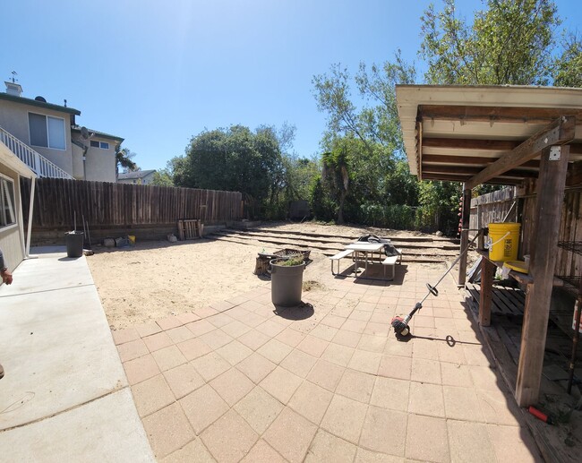 Building Photo - A Surfer's dream!! Short distance to the beach!!