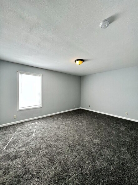 Building Photo - 374 JACK MILLER BLVD UNIT G - 2 Bd-1 BA Within 3 Miles to FT. Campbell's Main Gate!!!