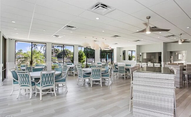 Building Photo - 555 Park Shore Dr