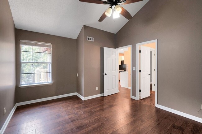 Building Photo - Charming 2BR Condo in Alpharetta