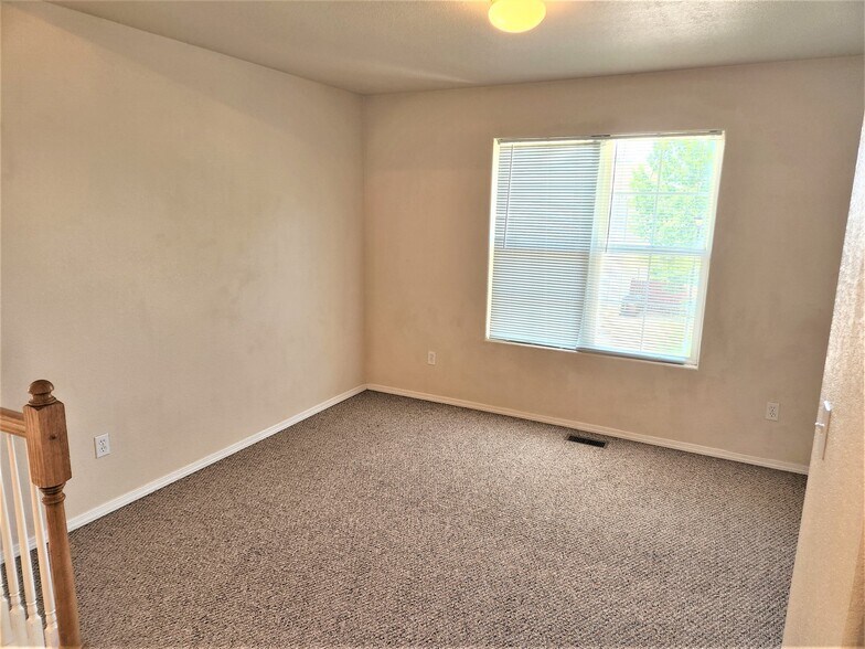 Building Photo - 796 Ridgebury Pl