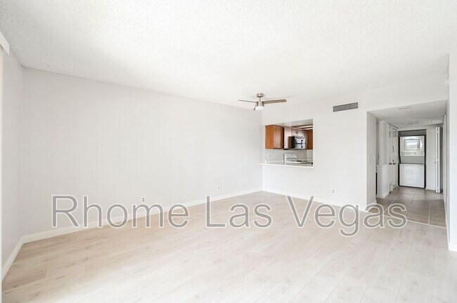 Building Photo - 3823 S Maryland Pkwy