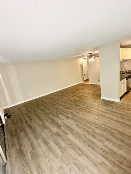 Building Photo - 807 Hickory Cir