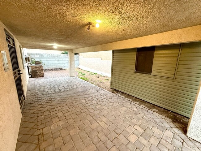 Building Photo - Beautiful 3-Bedroom Home with Solar!—Near Hualapai Mountain Rd