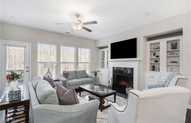 Building Photo - 1369 Elderwood Way