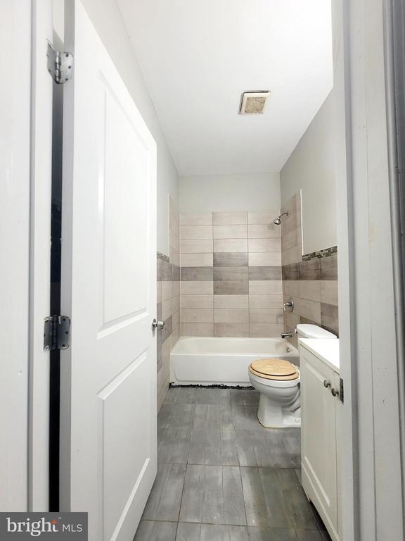 Building Photo - 1622 Blavis St