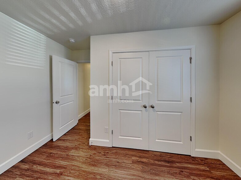 Building Photo - 1279 N Wagon Wy