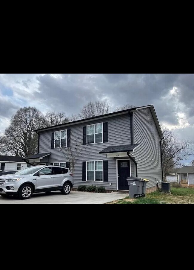 Primary Photo - Franklin Avenue, Duplex