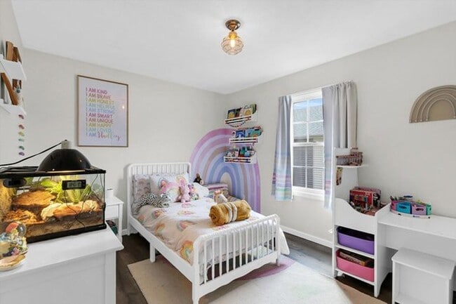 Building Photo - 3 Bedroom house with Finished Basement - Available August 2026