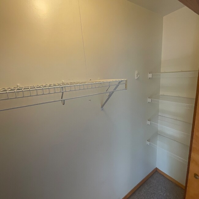 Building Photo - 416 E Hillside Dr