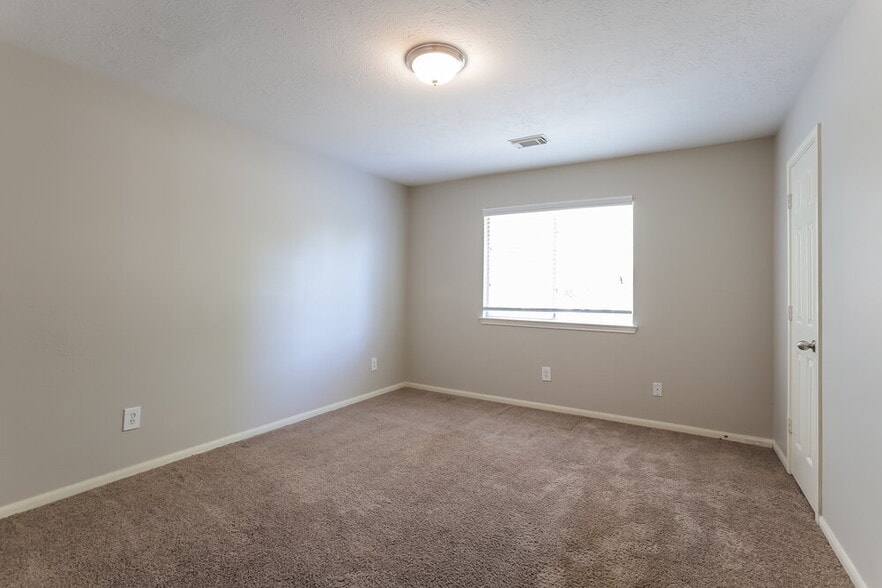 Building Photo - 5618 Imperial Grove Dr