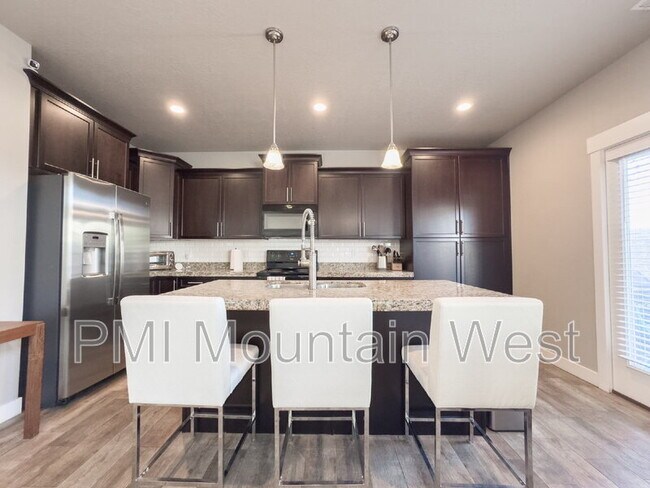 Building Photo - 12702 Stone Heights Dr