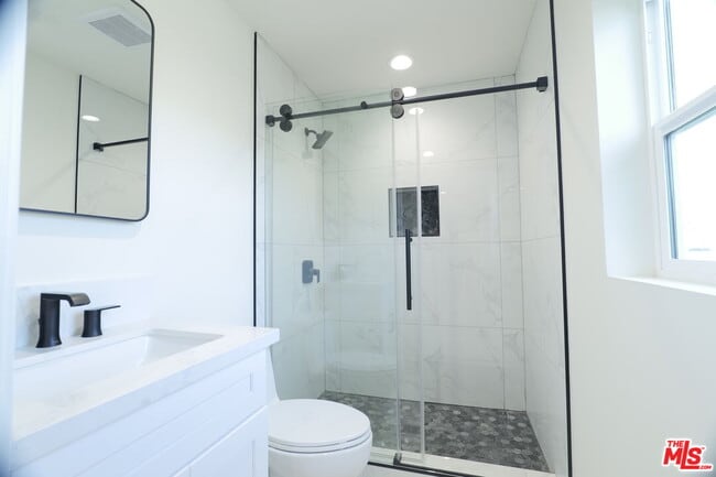 Building Photo - 1338 W 30th St