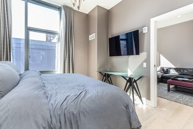 Building Photo - 32 Traveler St