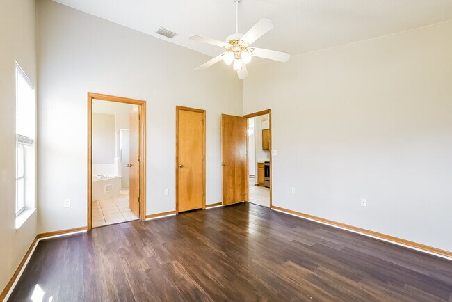 Building Photo - 2391 Sweetwater Blvd