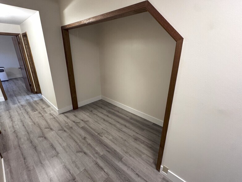 Building Photo - 3168 Dubuque St NE