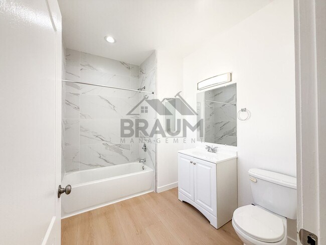 Building Photo - 10849 Fruitland Dr