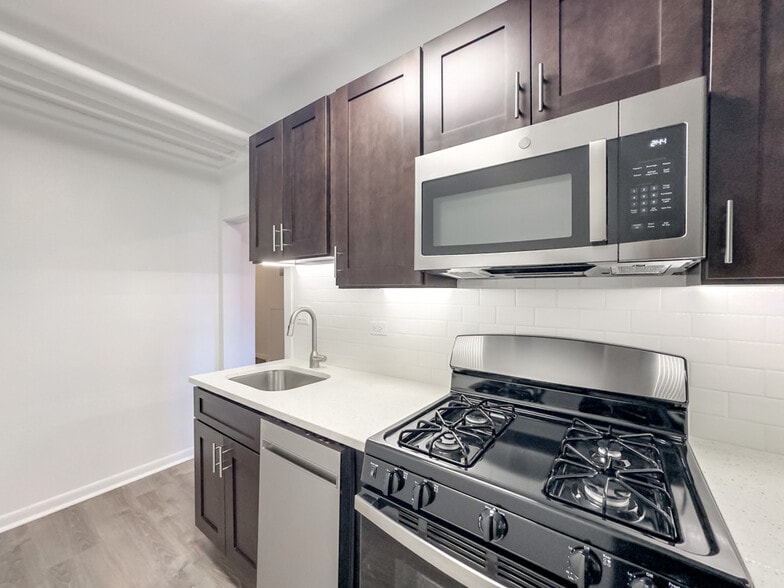 Building Photo - 3024 N Halsted St