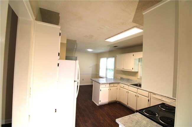 Building Photo - 2320 Ridgedale Dr SW