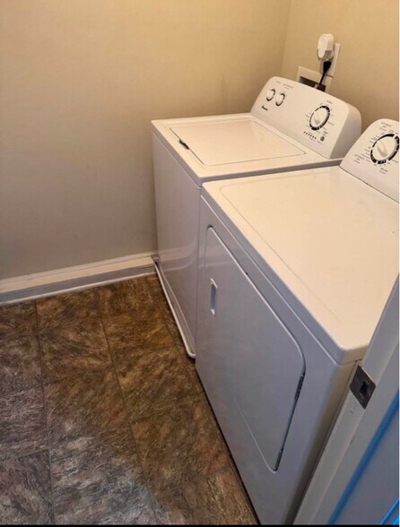 Building Photo - 1592 Pressley Ln