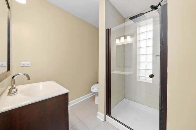 Building Photo - 552 W Cullerton St