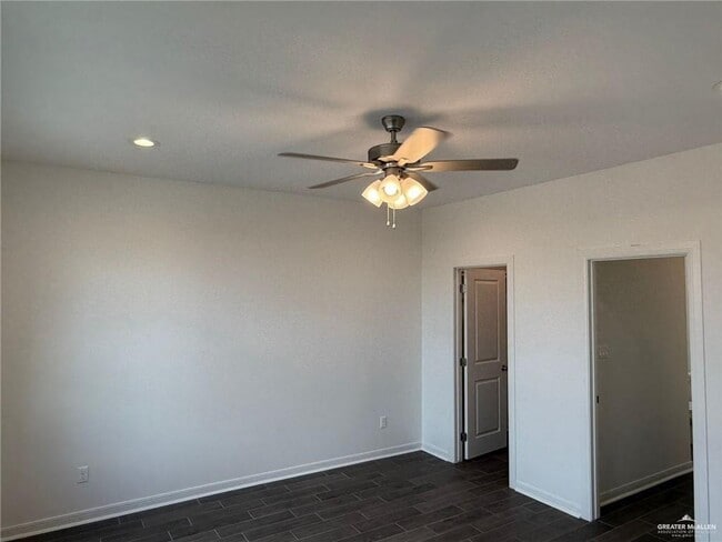 Building Photo - 3505 Cove Real Dr