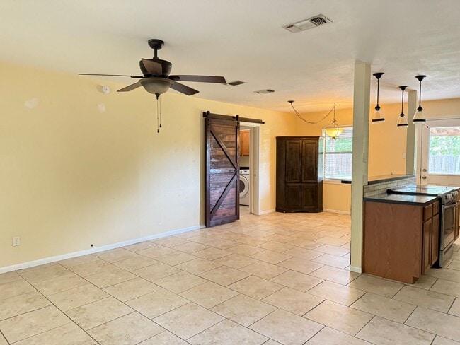 Building Photo - Charming 4 bed 2 bath home in Lampasas com...